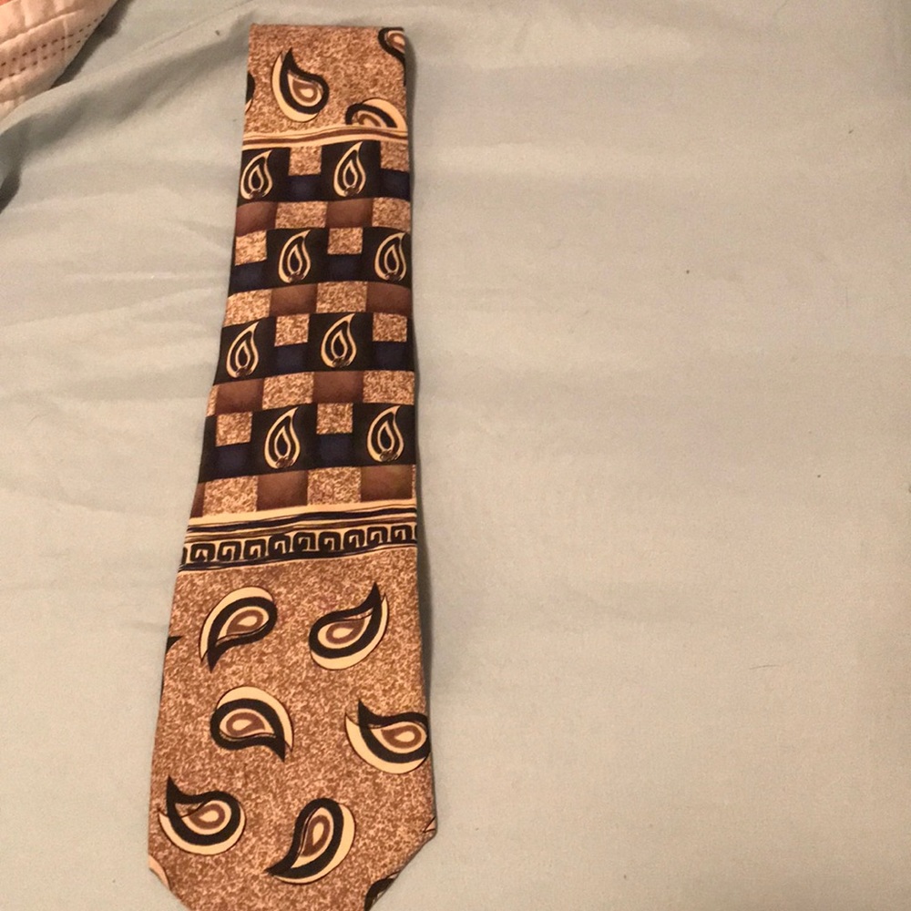 HP 🎉4 for $10 💗💗- vintage Albert Nipon tie